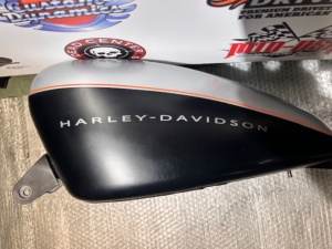 089 Garage - Serbatoio Harley Davidson XL1200N Nightster 61399-07COW BRILLIANT SILVER DENIM (2-TONE) usato